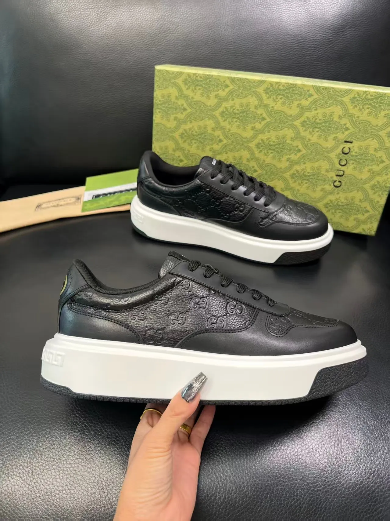 P460 new men's shoes GUCCI [Lightning] latest shoes are shipped. Original quality, fashionable, made of special materials, sheepskin lining, brand new packaging. The foot feels super comfortable and the workmanship is impeccable. Size: Male 38-45.
